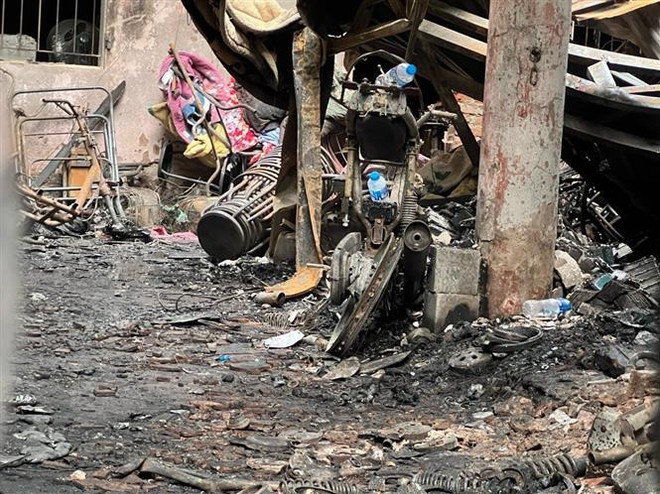 The scene of the house fire in Trung Hoa ward of Cau Giay district, Hanoi, on May 24 (Photo: VNA) Trung_Kinh_fire_2.jpg