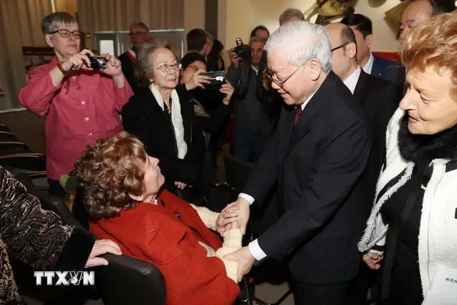 Party General Secretary Nguyen Phu Trong meets Raymonde Dien, a member of the French Communist Party and a symbol of the fight against the war by French colonialists in Vietnam. (Photo: VNA) NPT2.webp