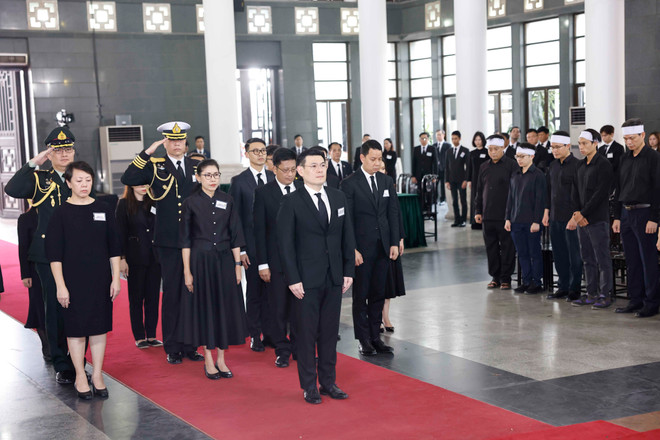 The high-level delegation from Thailand pays tribute to Party General Secretary Nguyen Phu Trong (Photo: VNA) thailand.jpg