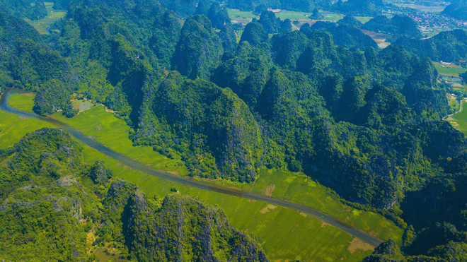 Ha Long Bay on land.jpg