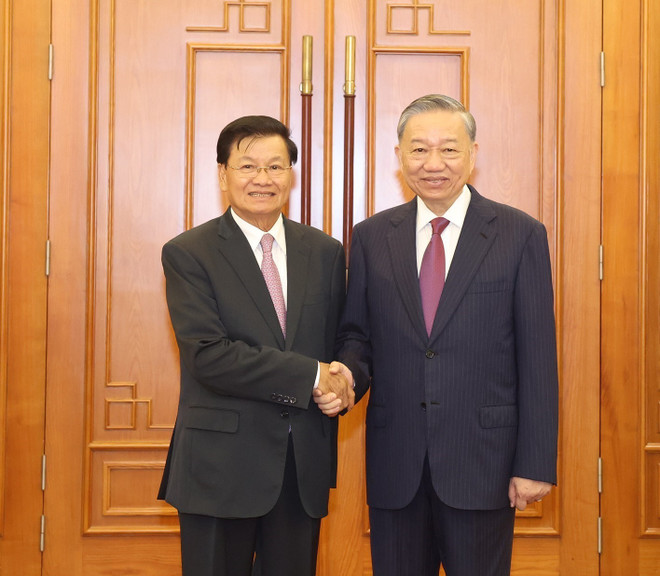 General Secretary of the Communist Party of Vietnam (CPV) Central Committee and President of Vietnam To Lam (R) and visiting General Secretary of the Lao People’s Revolutionary Party (LPRP) Central Committee and President of Laos Thongloun Sisoulith. (Photo: VNA) Leaders.jpg
