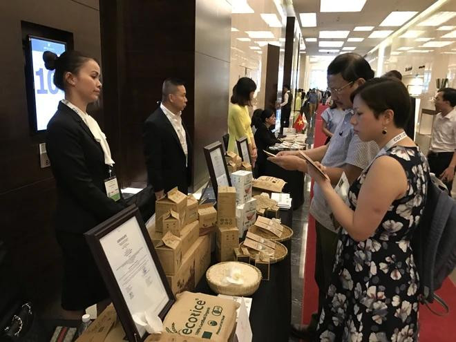 Foreign partners explore opportunities for cooperation with Vietnamese enterprises. (Photo: VietnamPlus) XK3.webp