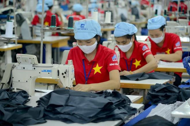 Greening production process is expanded at Garment 10 Corporation. (Photo: VietnamPlus). XK2.webp
