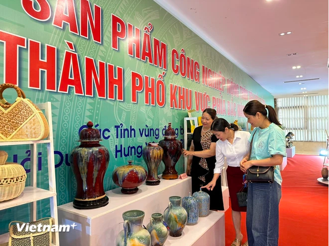 Key industrial products of northern localities on display. (Photo: VietnamPlus) trade2.PNG
