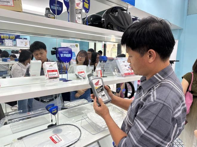 Counterfeit goods negatively impact the brand and reputation of businesses. (Photo: VietnamPlus) Liedn nganh 3.webp