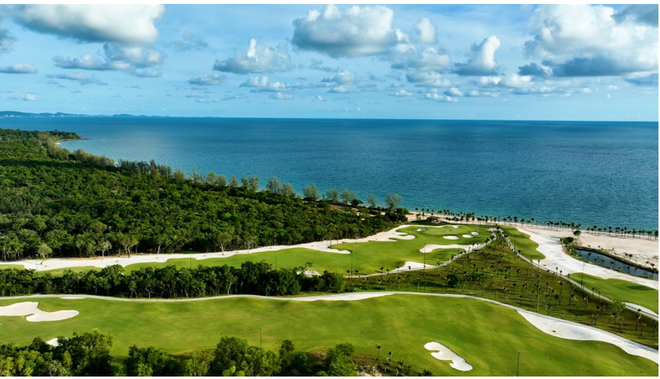 Eschuri Vung Bau Golf is a "beautiful, unique, challenging" golf course that everyone wants to experience in Phu Quoc Island (Photo: Sun Group) 6.PNG
