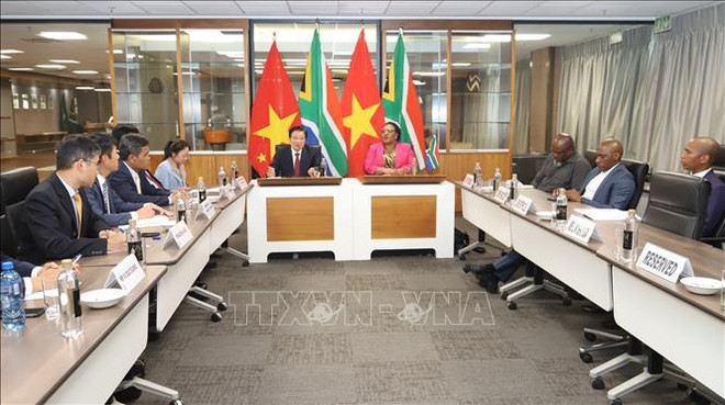 Speaker of the South African NA Thokozile Didiza meets with Vietnamese delegation. (Photo: VNA) hình_ảnh (11).jpg