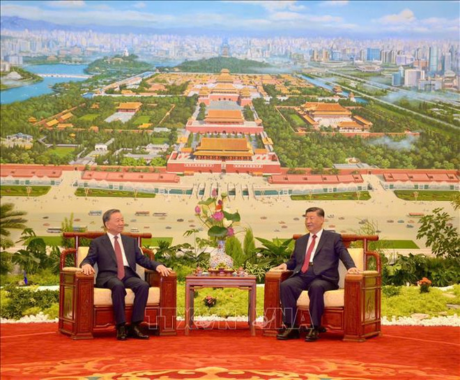Chinese Party General Secretary and President Xi Jinping treats his Vietnamese counterpart To Lam to a tea party (Photo: VNA) tea.jpg