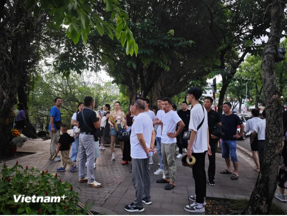Vistors in Hanoi (Photo: VietnamPlus) khach.PNG