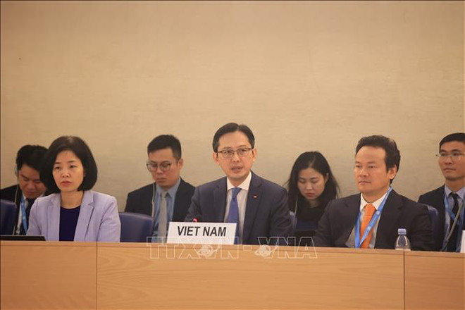 Vietnamese delegation led by Deputy Minister of Foreign Affairs Do Hung Viet at the event (Photo: VNA) human rights.jpg
