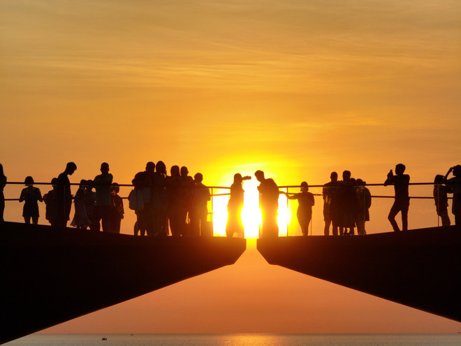 Kiss Bridge - the best sunset spot in Phu Quoc (Photo: Sun Group) Kiss Bridge.jpg