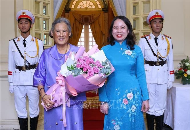 Vice President Vo Thi Anh Xuan (right) and Thai Princess Maha Chakri Sirindhorn. (Photo: VNA) thailand.jpg