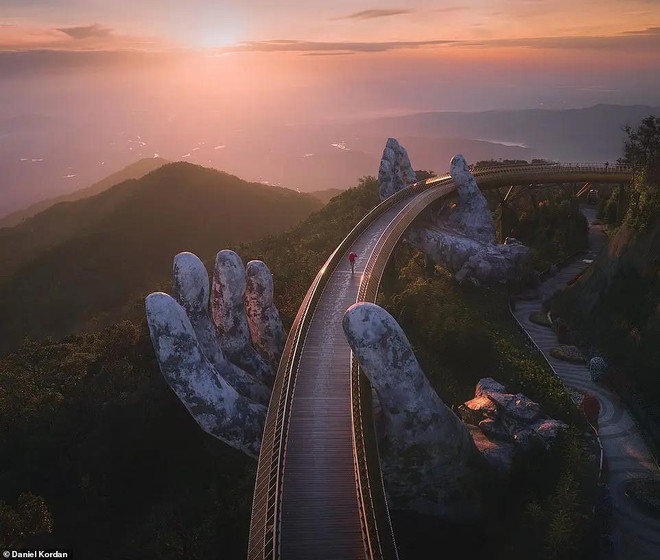 Golden Bridge in the central city of Da Nang in Daily Mail (Photo: Daniel Kordan/Daily Mail) Cau-Vang.webp