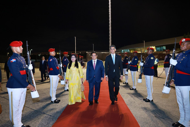 A farewell ceremony is held for Prime Minister Pham Minh Chinh and his spouse at the Las Américas Airport of the Dominican Republic. (Photo: VNA) farewell.jpg