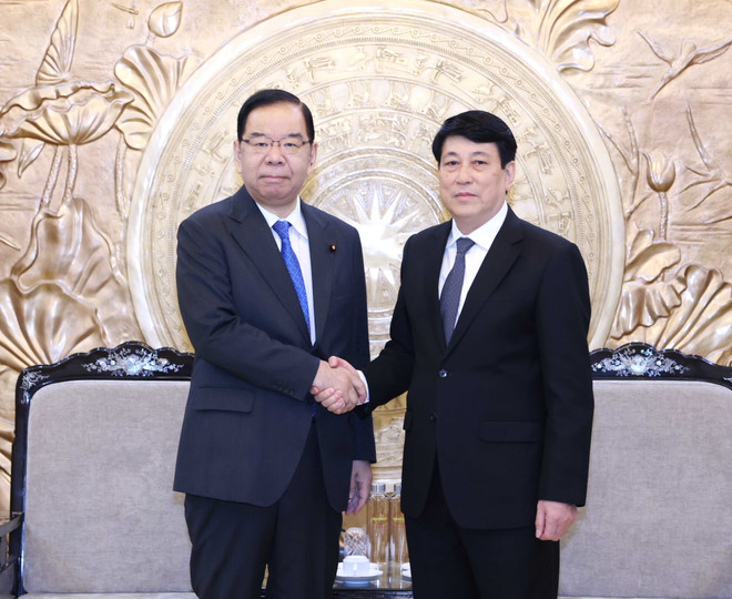 Politburo member and permanent member of the Party Central Committee’s Secretariat Luong Cuong (right) and Chairman of the Presidium of the Japanese Communist Party (JCP) Central Committee Shii Kazuo. (Photo: VNA0 nhat.jpg