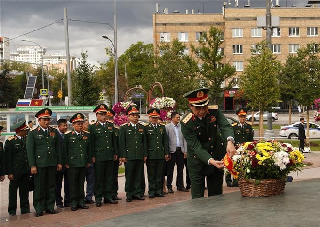 Minister of National Defence General Phan Van Giang and the high-ranking delegation of the Ministry of National Defence pay floral tribute to President Ho Chi Minh at his monument in Moscow. (Photo: VNA) Minister of National Defence Phan Van Giang.jpg