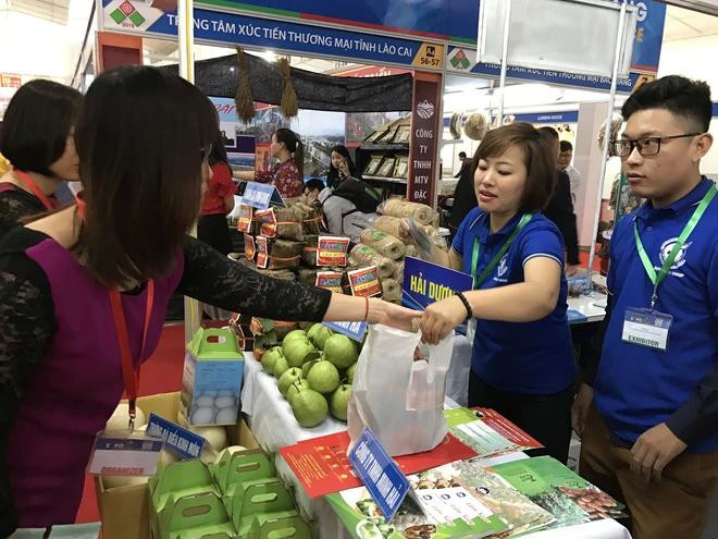 Businesses and consumers are connected through trade promotion (Photo: VietnamPlus) 3.webp