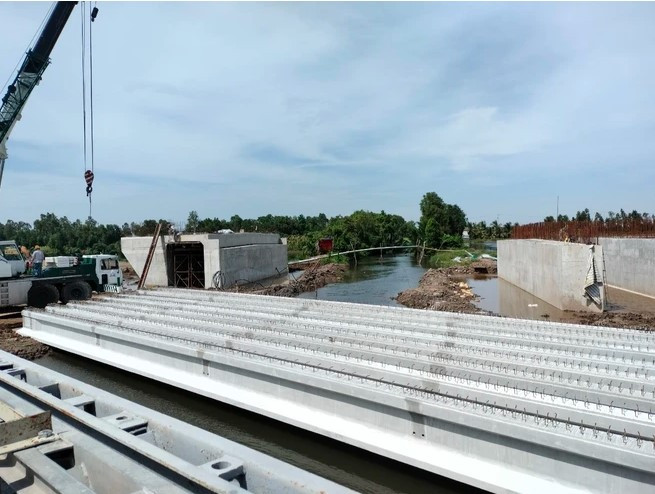 Construction of bridge girder items at Can Tho-Ca Mau expressway project (Photo: VNA) Screenshot 2024-12-02 135943.jpg