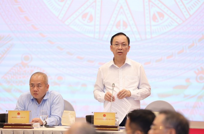 SBV Permanent Deputy Governor Dao Minh Tu answers reporters’ queries at the government’s regular press conference (Photo: VietnamPlus) sbv.jpg