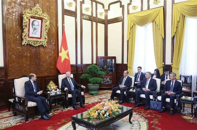 President To Lam and Indian Ambassador to Vietnam Sandeep Arya at their meeting in Hanoi on June 26. (Photo: VNA) vietnam-india.jpg