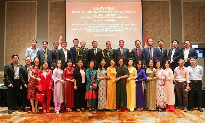 People at the ceremony to mark the 80th anniversary of the Vietnam People's Army (VPA) (December 22,1944-2024) in Singapore. (Photo: VNA) singapore.webp