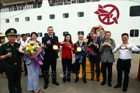 Visitors welcomed by Quang Ninh officials (Photo: VNA)