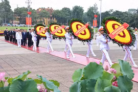 Party, State leaders pay tribute to President Ho Chi Minh
