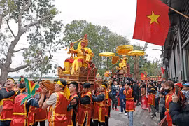 Unique "mock King procession" ritual at Sai Temple Festival