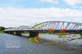 Truong Tien Bridge restored to its original silver colour