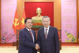 Vietnam, Cambodia leaders reaffirm strong ties
