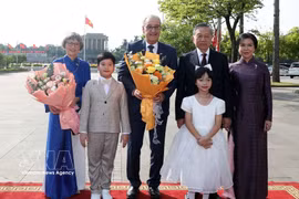 Swiss President and spouse begin official visit to Vietnam
