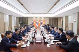 Party leader holds talks with RoK President 