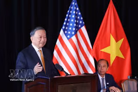 Top leader meets Vietnamese experts, intellectuals in US