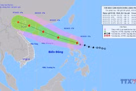 Typhoon Matmo heads into East Sea, threatens northern Vietnam