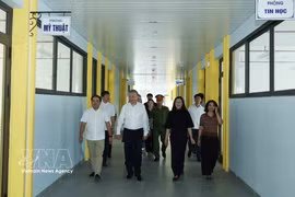 Top leader inspects key transport, education projects in Hanoi