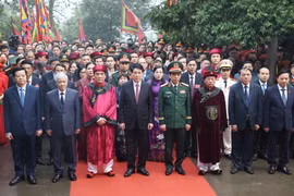 State President pays tribute to legendary founders of Vietnam