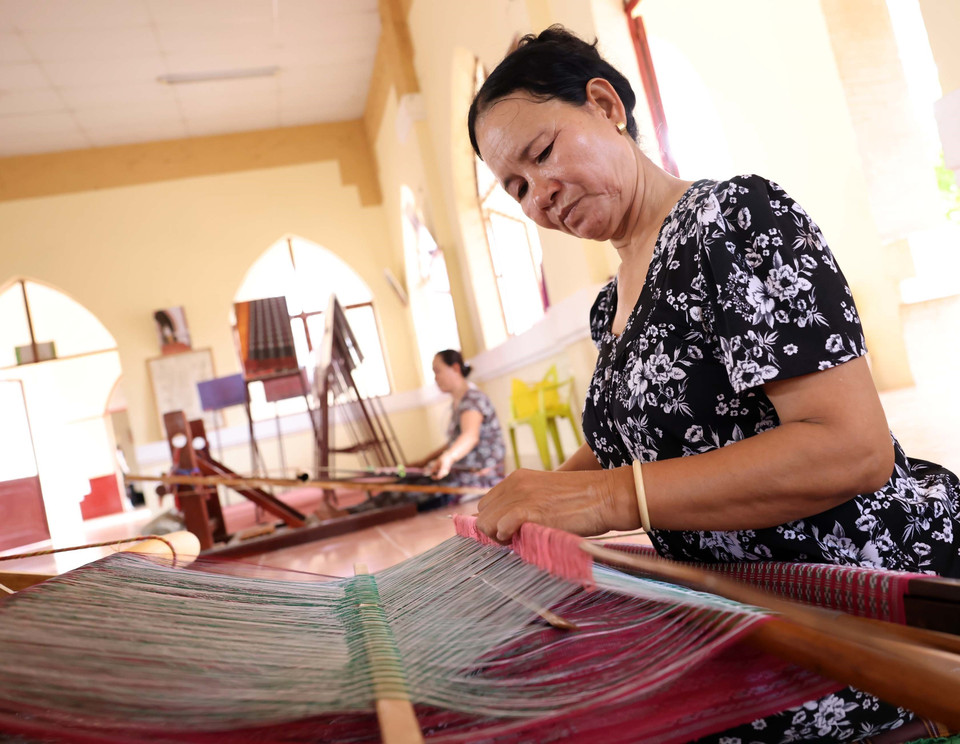 Three days of hand-weaving yield a one-meter fabric that sells for just 200,000 VND (7.6 USD). Photo: VNA
