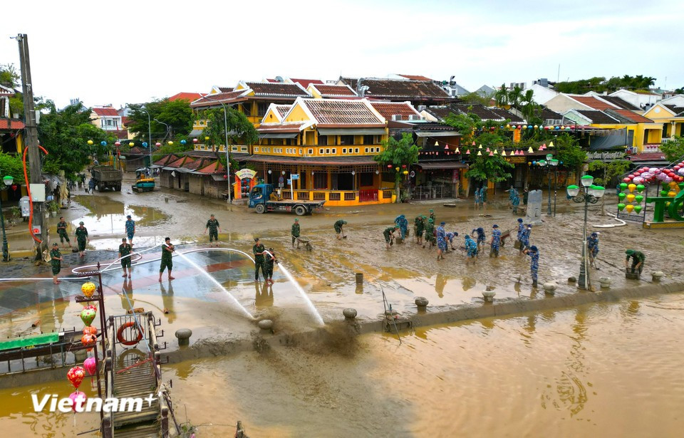 Area near An Hoi Bridge - the tourism centre of Hoi An’s ancient town. (Photo: VietnamPlus)