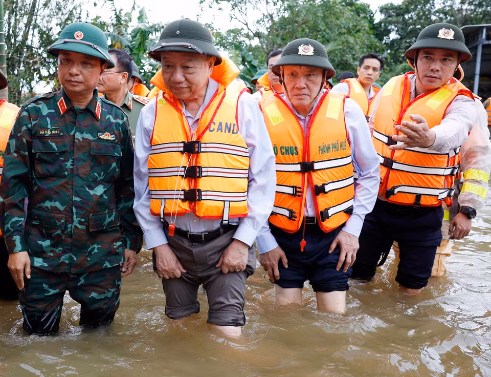 Party General Secretary To Lam visits the central city of Hue, where residents have been severely affected by recent flooding. (Photo: VNA)