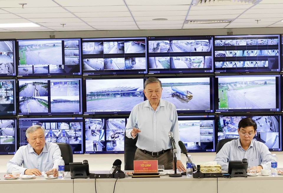 Party General Secretary To Lam worls with authorities in the central city of Hue (Photo: VNA)