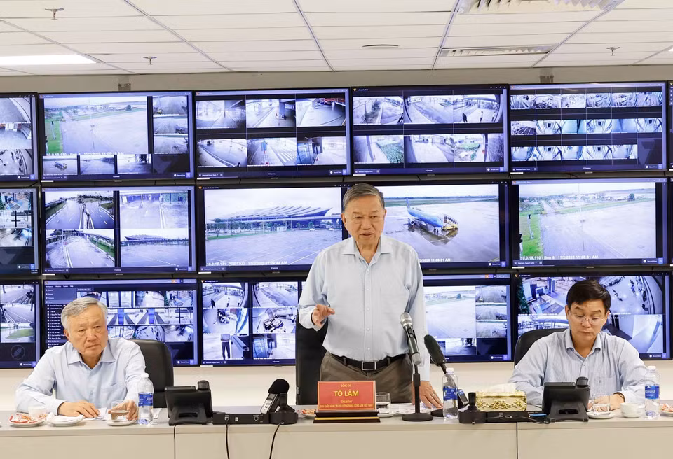 Party General Secretary To Lam worls with authorities in the central city of Hue (Photo: VNA)