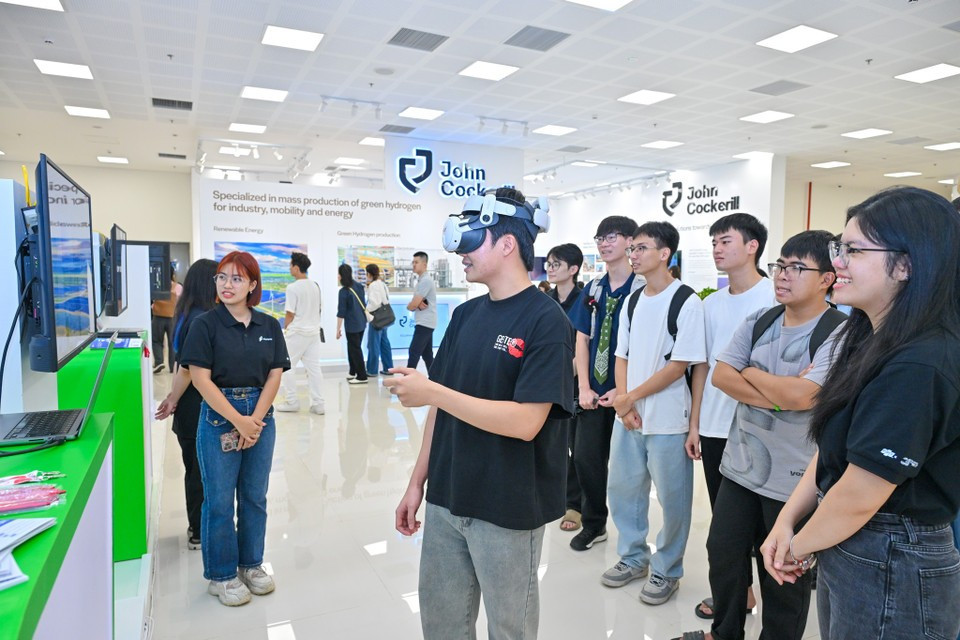The event showcases new products and technologies in 11 key sectors identified under the Prime Minister’s Decision No. 1131/QD-TTg, dated June 12, 2025. (Photo: VietnamPlus)
