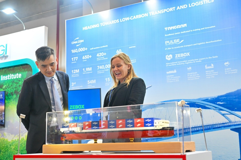 Alongside the exhibition, a series of forums and thematic workshops are held, focusing on innovation policies, strategic technologies, high-quality human resources development, and STEM education promotion. (Photo: VietnamPlus)