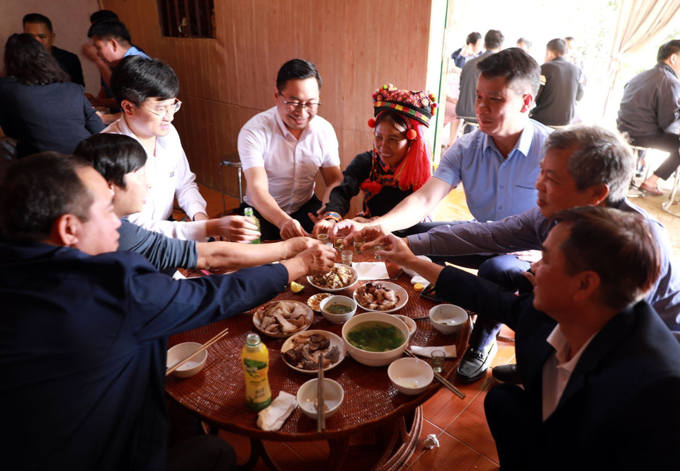 The Ha Nhi ethnic people also prepare a festive meal on the first day of the year to welcome guests and offer wishes for good health, peace, and prosperity. (Photo: VNA)