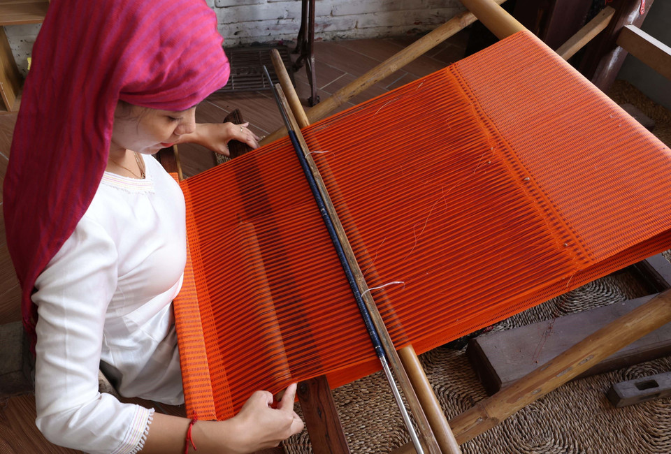 Preserving cultural identity and craft knowledge while creating market-ready designs is essential to sustaining traditional weaving in My Nghiep village. Photo: VNA
