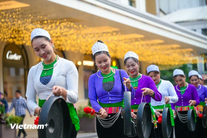 The festival gathers artisans, performers and athletes from localities with large Muong communities, including Hanoi, Phu Tho, Lao Cai, Son La and Thanh Hoa (Photo: VietnamPlus)