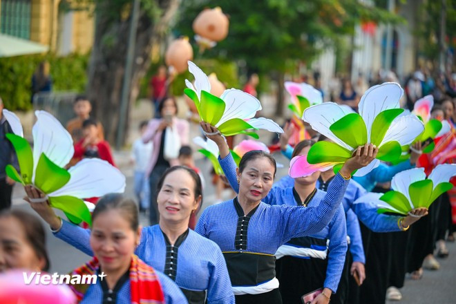 The event also provides a platform for localities to exchange experiences and strengthen awareness of safeguarding ethnic cultural identity, contributing to national construction and defence (Photo: VietnamPlus)