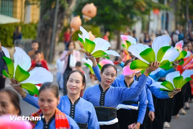 The event also provides a platform for localities to exchange experiences and strengthen awareness of safeguarding ethnic cultural identity, contributing to national construction and defence (Photo: VietnamPlus)