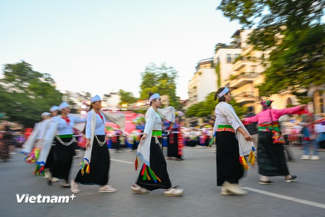 The event reaffirms culture as an effective channel for external relations, enhancing international cooperation in culture and tourism, expanding cultural exchanges and enriching Vietnam’s cultural identity (Photo: VietnamPlus)