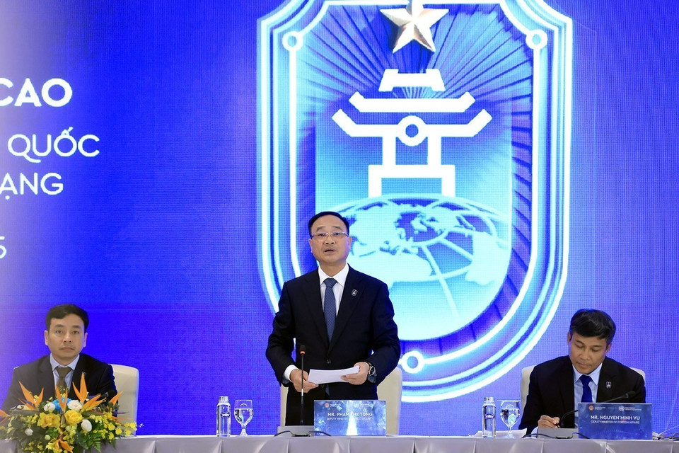Senior Lieutenant General Pham The Tung, Deputy Minister of Public Security, speaks at the press conference. (Photo: VNA)